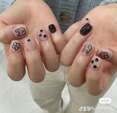 Cool Nail Designs For Short Nails, Almond Nails Korean, Doodle Nail Art, Nails Hippie, Doodle Nails, Miffy Nails, Nails Grunge, Nails Korean, Nails Vintage