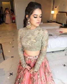 Orang India, Lehenga Choli Designs, Gold Lehenga, Floral Lehenga, Indian Outfits Lehenga, Wedding Lehenga Designs, Lehnga Dress, Gaun Fashion, Indian Gowns Dresses