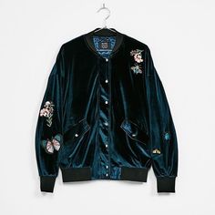 via bershka.com Feeling this 💐 - #clothingdesign #salvaged #art #design #melbournefashion #fashion #traditionaltattoo #fairtradeclothing… Mode Ootd, Velvet Fashion, Blue Velvet, Look Cool, Alternative Fashion, Aesthetic Clothes, Butterflies, Winter Fashion, Casual Fashion