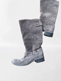 Grey suede leather vintage boots shoes women  Size 38 EU/ 5 UK/ 7.5 US Suede leather warmed boots Brand: Roberto Santi Thank you for visit my retro shop :) I send with registered post or couriers, if you need extra shipping Boots Shoes Women, Womens Booties, Retro Shop, Gray Winter, Booties Ankle Boots, Warm Boots, Grey Boots, Vintage Boots, Grey Suede