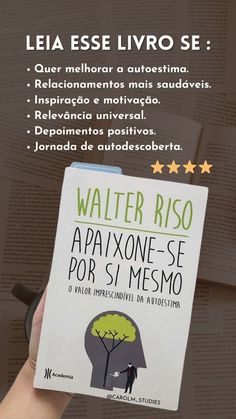 a person holding up a book in front of the camera with text below it that reads walter riso apayone - se por si mesmo