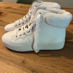 Nwot Marc Fisher White Sherpa Sneaker Boots Size 9 Winter Casual High-top Sneaker Ankle Boots, White Low-top Winter Boots, Trendy High Ankle Winter Sneakers, White High-top Sneakers With Round Toe For Winter, Casual Winter Lace-up Low-top Boots, Trendy Winter High-top Lace-up Sneakers, White High-top Lace-up Boots For Winter, White Ankle-high High-top Sneakers For Winter, Trendy Winter Lace-up High-top Sneakers