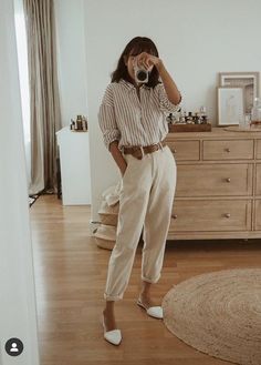 Jean Beige, Minimalist Moda, Business Casual Outfits For Work, Casual Work Outfits, Home Outfit, Work Outfits Women, 가을 패션, Business Casual Outfits, Work Attire