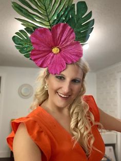 This beautiful flower crown is handmade with a pink hibiscus flower surrounded by tropical leaves for the perfect summer vibes. Each crown is handmade and is perfect for all occasions! Wear this crown to your favorite music festival, a wedding, a beach party, a Hawaiian luau, or wear it with any casual attire. Makes a great gift also! Flower Hats Diy, Hawaiian Headdress, Costume Fleur, Hawaiian Hats, Head Warmers, Cheetah Birthday, Carnival Headdress, Headpiece Flower, Festival Headpiece