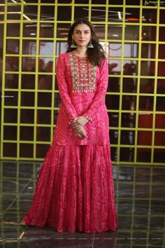 Bandhni Outfits Indian, Full Sleeves Kurti Designs, Sarara With Kurti, Gharara Dress, Aditi Rao, Western Party, Simple Kurta Designs