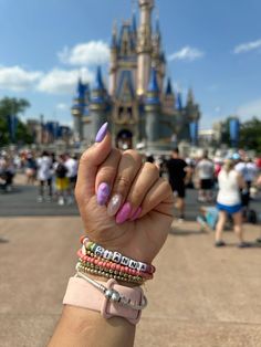 Disney nails design, daisy duck, magic kingdom Daisy Duck Nails Disney, Daisy Duck Nail Art, Daisy Duck Nails, Disney Nails Design, Universal Nails, Daisy Nail Art