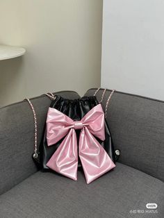 Pink Bowtie, Y2k Nostalgia, Sac Diy, Pink Bow Tie, Diy Bags Patterns, Fancy Bags, Pretty Bags