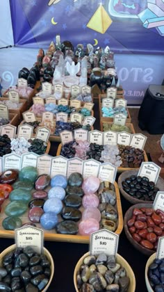 Crystal Stall Display, Farmers Market Crystal Display, Crystal Tumble Display, Crystal Vendor Display, Holistic Store Ideas, Crystal Vendor Booth Display Ideas, Crystal Vendor Booth