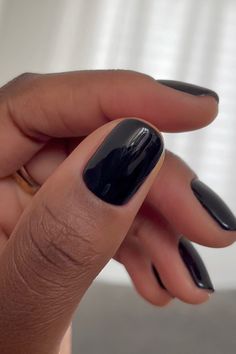 We Hate to Say It, But These 4 Nail Colours Can Look a Little “Cheap” in Autumn Black Manicure, Blue Polish, Metallic Nails