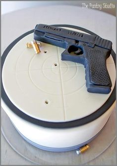 Gun and Target Cake! Cake Police, Target Cake, 30 Cake, 50th Birthday Quotes, Groom Cake, Birthday Cakes For Men, Cakes For Men, 30th Birthday Parties, Novelty Cakes