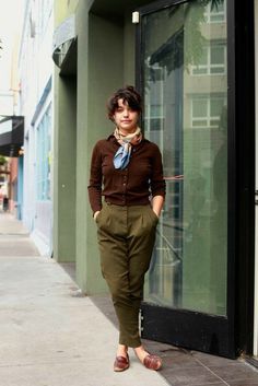 Queer Clothes, Skandinavian Fashion, Looks Street Style, Cooler Look, Green Pants, Mode Inspo, Look Vintage