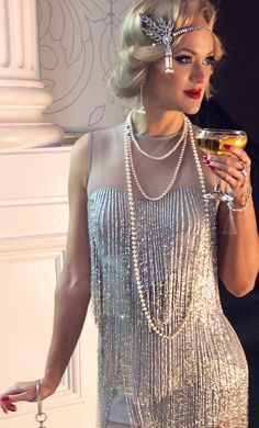 20s Themed Party Outfit, Modern Gatsby Outfit Women, 20s Outfit Gatsby, Great Gatsby Outfits For Women, Cabaret Outfit Ideas, 1920s Pearls, Gatsby Outfit Women, Great Gatsby Party Outfit Women, Cabaret Outfit