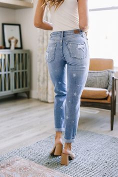 Let your style shine with these Juliet Star Crossed Boyfriend Jeans. Featuring a mid-rise, subtle star pattern, and light wash denim, these jeans offer a relaxed, stylish fit with the perfect amount of distressing. Look casually chic every day in these unique and comfortable jeans. Judy Blue Mid Rise Zip Fly 4-Way Stretch Laser Engraved Star Pattern Optional Cuffed Hem Boyfriend Silhouette 93% Cotton, 6% Polyester, 1% Spandex True to Judy Blue Sizing 0/24: Waist 26" Hip 37" Rise 9" Inseam 28"1/2 Summer Fair, Twist Front Top, Star Crossed, Comfortable Jeans, Summer Stripes, Judy Blue Jeans, Jeans Online, Babydoll Top, Star Pattern