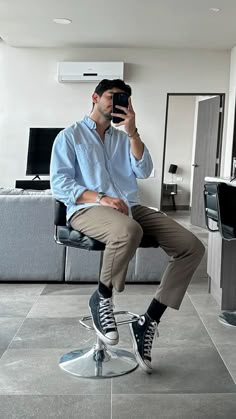 Casual Shirt Outfits For Men, Casual Chic Men Outfits, Gray Shirt Outfit Men, Smart Casual Men Jeans, Converse Outfit Men, Nice Casual Outfits For Men, Giving People, Fashion Fails