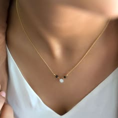 Modern Mangalsutra Designs, Modern Mangalsutra, Modern Necklace Design, Mangalsutra Designs Gold, Necklace Design Ideas, Mangalsutra Chain, Classic Pearl Necklace