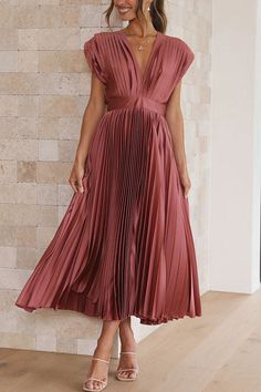 Pleated Dress Casual, Pleated Party Dress, Pleated Skirt Dress, Deep V Dress, Elegant Midi Dresses, Maxi Robes, Pleated Maxi, Pleated Midi Dress, Maxi Dresses Casual