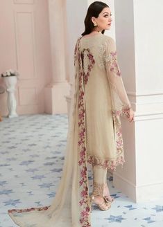 Chiffon Sleeves, Organza Sleeves, Chiffon Collection, Embroidered Chiffon, Embroidered Organza, Luxury Wear, Chiffon Dupatta, Silk Trousers, Fancy Dress Design