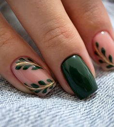 Green And Orange Nail Designs, Cute Green Nail Ideas, Hunter Green Nails Design, Short Green Nails Ideas, Green Manicure Ideas, Nature Inspired Nails, Dark Green Nails Ideas, Green Fall Nail Designs, Green Square Nails