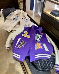 Custom made Varsity Bomber jacket for Men "𝗠𝗮𝗻𝘂𝗳𝗮𝗰𝘁𝘂𝗿𝗲𝗿 𝗮𝗻𝗱 𝗲𝘅𝗽𝗼𝗿𝘁𝗲𝗿" 𝐖𝐞 𝐩𝐫𝐨𝐯𝐢𝐝𝐞 𝐭𝐡𝐞 𝐟𝐚𝐜𝐢𝐥𝐢𝐭𝐲 𝐨𝐟 𝐟𝐮𝐥𝐥 𝐜𝐮𝐬𝐭𝐨𝐦𝐢𝐳𝐚𝐭𝐢𝐨𝐧 𝐚𝐧𝐝 𝐩𝐞𝐫𝐬𝐨𝐧𝐚𝐥𝐢𝐳𝐚𝐭𝐢𝐨𝐧 𝐰𝐢𝐭𝐡 𝐧𝐨 𝐜𝐨𝐦𝐩𝐫𝐨𝐦𝐢𝐬𝐞 𝐨𝐧 𝐬𝐭𝐢𝐭𝐜𝐡𝐢𝐧𝐠 𝐚𝐧𝐝 𝐟𝐚𝐛𝐫𝐢𝐜 𝐪𝐮𝐚𝐥𝐢𝐭𝐲. • 𝐀𝐯𝐚𝐢𝐥𝐚𝐛𝐥𝐞 𝐢𝐧 𝐚𝐥𝐥 𝐜𝐨𝐥𝐨𝐫 𝐚𝐧𝐝 𝐜𝐮𝐬𝐭𝐨𝐦 𝐬𝐢𝐳𝐞𝐬. • 𝐋𝐨𝐰 𝐌𝐎𝐐. • 𝐘𝐨𝐮𝐫 𝐨𝐰𝐧 𝐩𝐫𝐢𝐯𝐚𝐭𝐞 𝐥𝐚𝐛𝐞𝐥, 𝐥𝐨𝐠𝐨 & 𝐭𝐚𝐠𝐬. • 𝐒𝐞𝐜𝐮𝐫𝐞 𝐩𝐚𝐲𝐦𝐞𝐧𝐭. • 𝐅𝐚𝐬𝐭 𝐩𝐫𝐨𝐜𝐞𝐬𝐬𝐢𝐧𝐠 𝐚𝐧𝐝 𝐝𝐞𝐥𝐢𝐯𝐞𝐫𝐲. 📥 𝐃𝐌 𝐟𝐨𝐫 𝐦𝐨𝐫𝐞 𝐝𝐞𝐭𝐚𝐢𝐥𝐬. 𝐄𝐦𝐚𝐢𝐥: 📩 𝐰𝐞𝐚𝐫𝐧𝐞𝐱𝐱𝐞𝐧𝐭𝐞𝐫𝐩𝐫𝐢𝐬𝐞𝐬@𝐠𝐦𝐚𝐢𝐥.𝐜𝐨𝐦 𝐖𝐡𝐚𝐭𝐬𝐚𝐩𝐩: 📲 +𝟗𝟐-𝟑𝟏𝟔-𝟕𝟐𝟐 𝟎𝟎𝟗𝟔 𝐖𝐞𝐛𝐬𝐢𝐭𝐞: 🌐 𝐡𝐭𝐭𝐩𝐬://𝐰𝐞𝐚𝐫𝐧𝐞𝐱𝐱𝐞𝐧𝐭𝐞𝐫𝐩𝐫𝐢𝐬𝐞𝐬.𝐜𝐨𝐦/#c Fashion Top Outfits, Guys Clothing Styles, Jacket Outfit, July 12, Sneakers Men Fashion