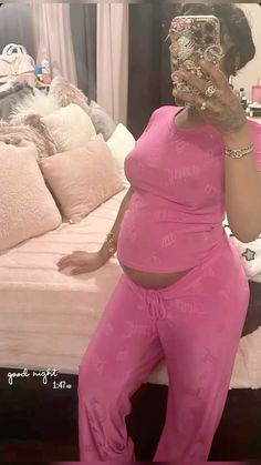 Pregnant Baddie Outfits, Pregnant Outfits Black Women, Pregnancy Black Women, Maternity Outfits Black Women, Baddie Mom, Baddie Pregnancy Outfits, Pregnant Black Women, Pregnancy Belly Photos