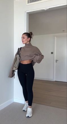 Ootd Gym, Pilates Outfit, Gymwear Outfits, Cute Outfits With Leggings, Cute Workout Outfits, Gym Outfits, Causual Outfits, Athleisure Outfits, Workout Outfit