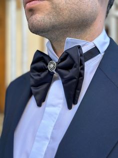 🛩️If you wish, you can purchase our Express Shipping product from our listing and receive your order within 2-4 days. Example Using Wedding as a Place: "Imagine the grandeur of a majestic castle wedding, with you donning our dapper navy, dark blue, and parlament blue butterfly bow tie. Its royal hues perfectly match the regal ambiance, making it the ideal accessory for a fairy tale wedding. Let your attire be as enchanting as the venue itself, creating timeless memories on your special day." 5 Majestic Castle, Beachfront Wedding, Tuxedo Bow Tie, Bow Tie For Men, Butterfly Bow, Wedding Box, Silk Bow Ties, Tie For Men, Prom Suits