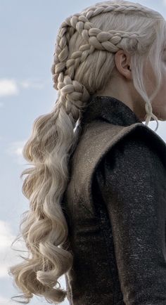 Madison + Core + Aesthetic, Creative Hair Color, Hair Inspiration Long, Hair Blog, Mother Of Dragons, Fancy Hairstyles, Creative Hairstyles