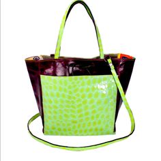 Crossbody Bag - Casual And Fun Made With Italian Leather- Green Hobo Bag With Detachable Handle For Shopping, Green Bucket Satchel For Shopping, Green Tote Bag With Detachable Handle, Green Shoulder Bag With Removable Pouch For Shopping, Green Bucket Bag Tote With Removable Pouch, Green Tote Bucket Bag With Removable Pouch, Green Bucket Bag With Removable Pouch For On-the-go, Green Bags With Removable Pouch For Errands, Green Bag With Removable Pouch For Errands