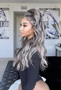 Silver Hair Short, Pelo Color Borgoña, Karin Jinsui, Blonde Highlights On Dark Hair, Platinum Blonde Highlights, Hair Blond, Ash Blonde Hair