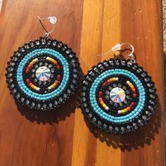 Beaded Earrings Native Beadwork, Indigenous Fashion, Seed Bead Crafts, Beaded Things, Beadwork Embroidery