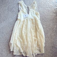 Free People Cream Lace Mini Dress Flowy Size Xs Beige V-neck Lace Dress For Spring, Flowy Beige Lace Mini Dress, Casual Summer Lace Dress For Brunch, Chic Beige Lace Dress For The Beach, Casual Lace Dress For Summer Brunch, Beige Mini Lace Dress For Brunch, Beige Lace Casual Mini Dress, Beige Lace Mini Dress For Day Out, Casual Cream Lace Mini Dress