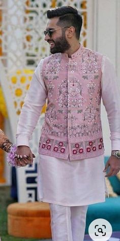 Kothi Kurta Men, Gents Kurta Embroidery Design, Fingers Mehndi Designs, Traditional Indian Mens Clothing, Kurta Designs Men's, Fingers Mehndi, Mehndi Designs Easy, India Fashion Men, Indian Wedding Suits Men