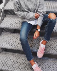 pink sneakers Looks Jeans, Tennis Shoes Outfit, Pink Sneakers, Mode Inspo, Looks Style, Mode Inspiration