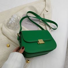 Brand Name: LkblockHandbags Type: Shoulder BagsTypes of bags: Handbags & Crossbody bagsMain Material: PULining Material: PolyesterShape: SquareHardness: SoftPattern Type: SolidInterior: Cell Phone PocketDecoration: LOCKExterior: NONEOccasion: VersatileClosure Type: zipper Luxury Crossbody, Ladies Purse, Handbags Crossbody, Crossbody Bags For Women, Bag Luxury, Klein Blue, Types Of Bag, Small Crossbody Bag, Brand Designer