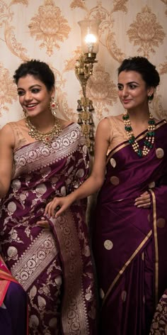 Traditional Banarasi Saree, Banarasi Saari Look, Banarasi Sarees Silk, Jewellery For Banarasi Saree, Sacred Weaves Saree, Maroon Banarasi Saree Bridal, Pink Banarasi Saree Blouse Design, Banarasi Saree Blouse Design Back, Benarasi Saree Wedding