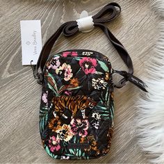 Easy Rfid Crossbody In A Newly Released “Bali Jungle” Print. ** Matching Lunch Bunch Box Sol Separately Bali Jungle, Vera Bradley Bag, Best Purses, Vera Bradley Purses, Red Purses, Floral Bags, Jungle Print, Mini Shoulder Bag, Blue Paisley