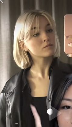 Straight Across Bob With Curtain Bangs, Straight Hair Short Curtain Bangs, Short Blonde Bob Aesthetic, Short Hair Bob Curtain Bangs, Curtain Bangs Chin Length Hair, Curtain Bangs Short Hair Straight Blonde, Bangs For Short Straight Hair, Shirt Haircuts With Bangs, Curtainbangs Hair Short