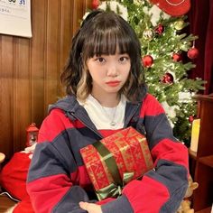 Christmas Poses, Christmas Decorations For Kids, Christmas Banners, Christmas Girl, Girl Icons, Kpop Girl Groups