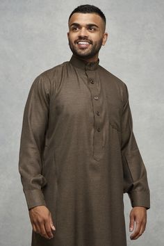 Heavy Weight Jubbah Thobe Full Sleeves With Cuffs          Winter Thobe ideal for cold weather. Size         Length               Shoulder               Chest               Sleeve                 Inches/cm         Inches/cm            Inches/cm       Inches/cm  52            52"/132 cm       17.5"/43cm          22"/57cm        23"/59cm 54            54"/137cm        18"/45cm             23"/59cm        23.5"/60cm 56            56"/142cm        18.5"/47cm          24"/62cm        24"/62cm 58