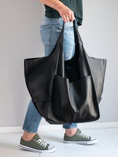 Brand Name: MR.YLLSShape: Casual ToteHandbags Type: Shoulder BagsTypes of bags: Shoulder HandbagsOrigin: CN(Origin)Main Material: PUClosure Type: OPENHardness: SOFTExterior: NONEStyle: CasualLining Material: PolyesterOccasion: VersatileGender: WOMENPattern Type: SolidNumber of Handles/Straps: SingleInterior: Cell Phone PocketDecoration: NONEItem Type: HandbagsStyle: females,feminine,woman,women,girls,lady,ladiesGender: daily, work, school, shopping, travel, party,Dating, festivalOccasion: droppi Oversized Handbags, Big Tote Bags, Slouchy Tote, Casual Tote Bag, Stylish Tote Bag, Pu Leather Bag, Oversized Bag, Oversized Tote Bag, Oversized Tote