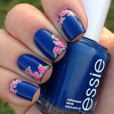 Essie nail polish in navy paired with floral nail art Unghie Nail Art, Nagellack Trends, Floral Nail Art, Blue Nail, Spring Nail Art, Essie Nail, Floral Nails, Creative Nails