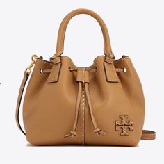 Brand New With Tags Gorgeous Bag! Leather: Cowhide Structured Base Open Top Design Contrast Stitching Tonal Logo Patch Interior Pockets Optional, Adjustable Strap Textile Lining Height: 8.75in / 22cm Length: 10.75in / 27cm Depth: 6in / 15cm Strap Drop: 18.5in / 47cm Handle Drop: 4in / 10cm Tory Burch Bucket Bag, Brow Quotes, Hot Handbags, Trendy Purses, Bag Women Fashion, Patterned Backpack, Quilted Handbags, Tory Burch Handbags, Stylish Handbags