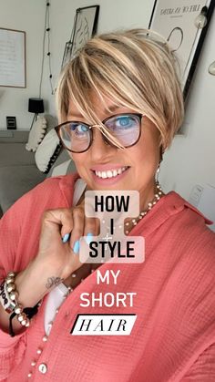 Dunner Wordend Haar, Edgy Pixie Haircuts, Funky Short Hair, Gray Hair Growing Out, Grey Hair Styles For Women, Pixie Haircut For Thick Hair, Short Hair Undercut, Blending Gray Hair, Long Gray Hair