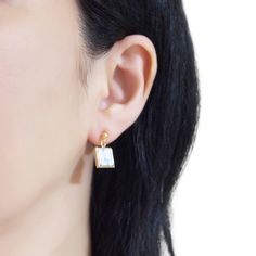 Square stone clip on earrings dangle. long asymmetric white marble invisible clip on earrings. gold clip earrings, non pierced earrings 🌟MiyabiGrace shop home. More invisible clip on earrings: click here https://www.etsy.com/shop/MiyabiGrace Details ◆Length:1 7/9 inches (4.5 cm) ◆Weight:4 g (0.14 oz) ◆Stone: Faux White Stone ◆Shape: Square ★Payment: PayPal You can checkout without PayPal account. You can use your credit card though PayPal for payment. https://www.etsy.com/listing/493072802/how- Modern White Clip-on Jewelry, White Minimalist Single Clip-on Earring, Minimalist White Single Clip-on Earring, White Single Dangle Clip-on Earring, Square Payment, Non Pierced Earrings, Square Stone, Gold Clips, Loop Earrings