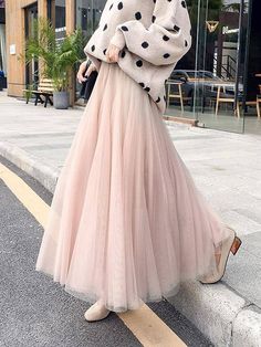 Tulle Midi Skirt Outfit, Tule Rok Outfits, Cheap Maxi Skirts, Rok Tutu, Tulle Skirts Outfit, Camel Skirts, Tule Rok, Gonna In Tulle, Mode Rose