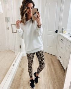 Animal Print Leggings Outfit, Leopard Leggings Outfit, Patterned Leggings Outfits, Printed Leggings Outfit, Cheetah Print Leggings, Leggings Outfit Casual, Look Legging, Stylish Leggings