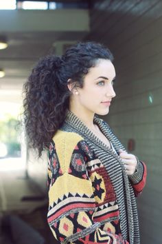 curly pony Woman With Curly Hair, Curly Hair Inspiration, Curly Girl Hairstyles, Curly Hair Tips, Curly Girl, Long Curly, Natural Curls, Hair Dos