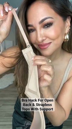 Bra With Straps To Strapless, Backless And Strapless Bra Hack, How To Wear A Strapless Bra Tips, Bra For Open Back Dress, How To Wear A Bra With A Strapless Dress, Bra Styles Ideas, Bra Tricks Hacks, Diy Strapless Bra Hacks, How To Make A Bra Strapless