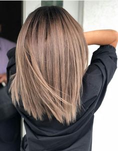 Tuns Bob Lung, Straight Bob Haircut, Straight Bob Hairstyles, Medium Bob Hairstyles, Trendy Hair Color, Haircut And Color, Brown Blonde Hair, Hair Color Balayage, Medium Hair Cuts