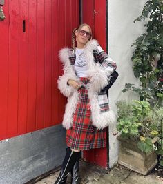 Long Red Plaid Skirt Outfit, Red Plaid Skirt Outfit, Plaid Skirt Outfit, Red Plaid Skirt, Style Lookbook, Fasion Outfits, December 2022, Inspo Outfit, Thrift Fashion